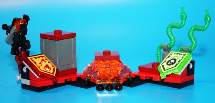 \"LEGO_Nexo_Knights_Ultimate_Lavaria_70335_10\"