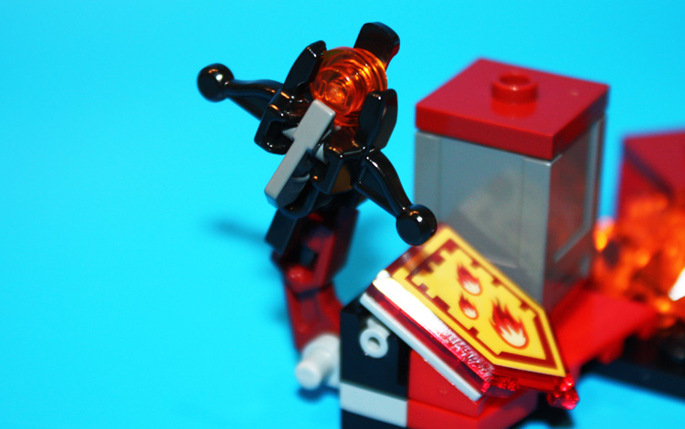 \"LEGO_Nexo_Knights_Ultimate_Lavaria_70335_11\"