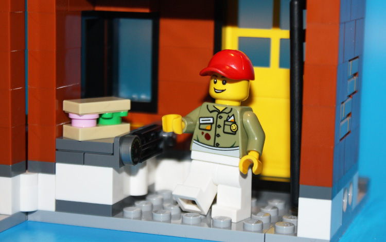 \"LEGO_Creator_Deli_Corner_31050_11\"