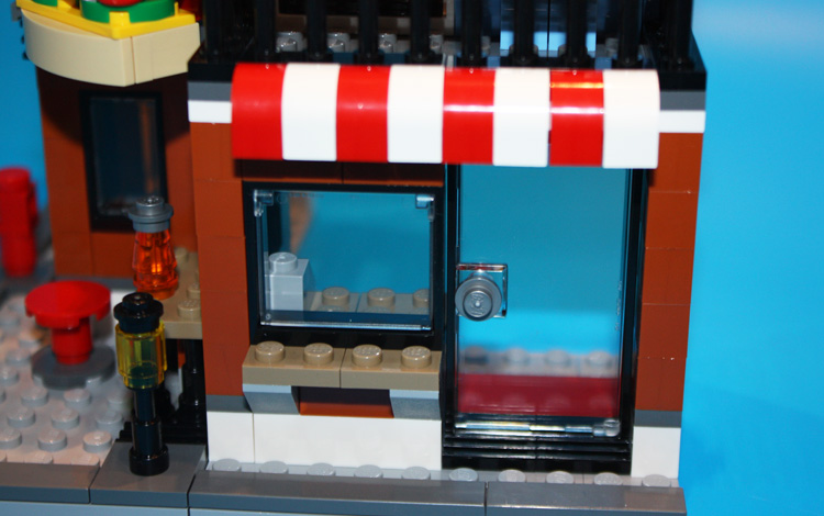 \"LEGO_Creator_Deli_Corner_31050_16\"