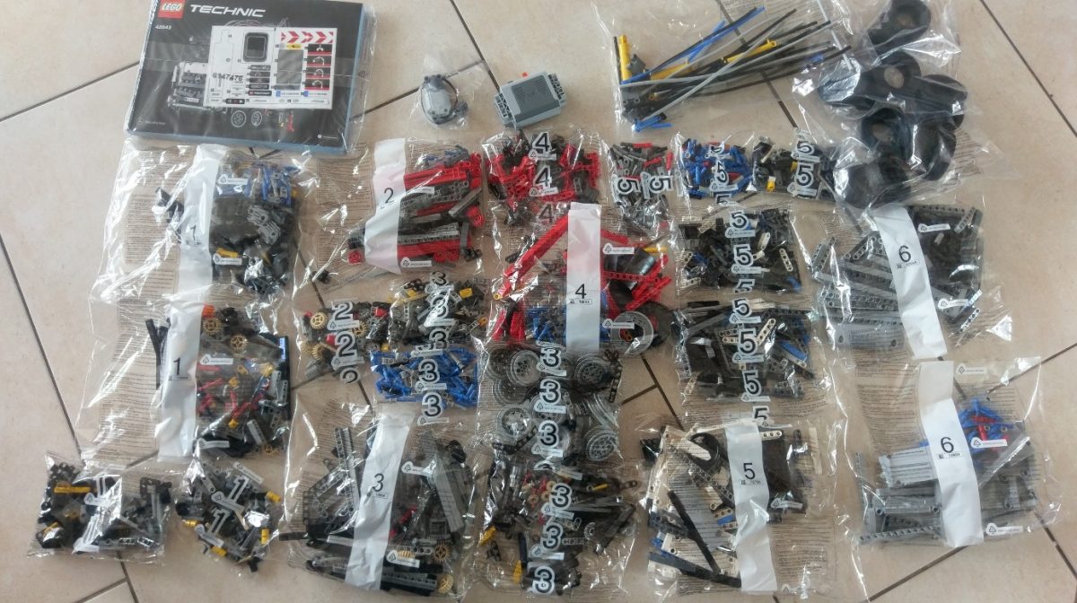 \"2016-08-15_LEGO_Technic_Mercedes-Benz_Arocs_04\"