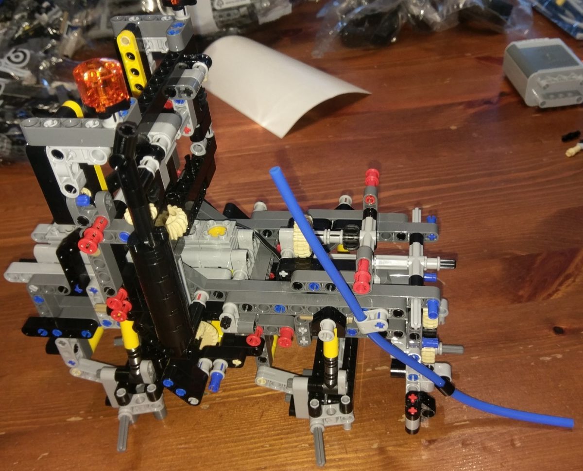 \"2016-08-15_LEGO_Technic_Mercedes-Benz_Arocs_05\"