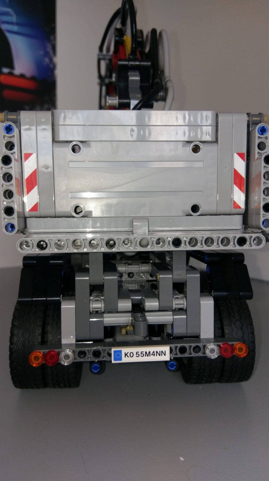 \"2016-08-15_LEGO_Technic_Mercedes-Benz_Arocs_14\"