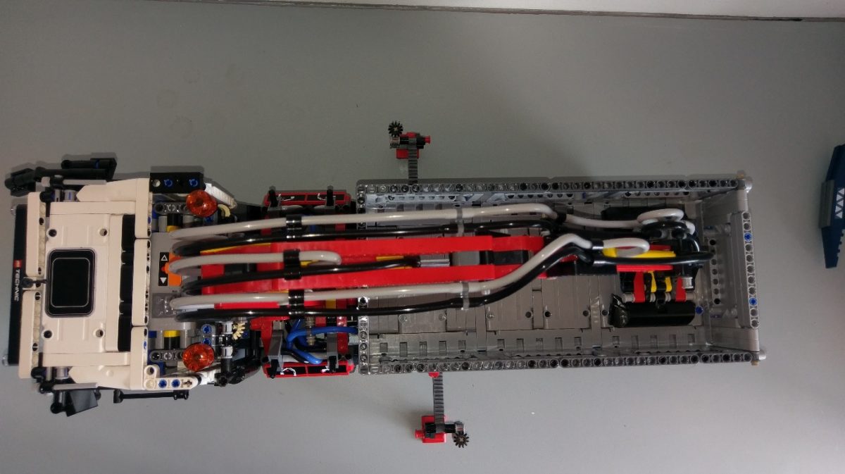 \"2016-08-15_LEGO_Technic_Mercedes-Benz_Arocs_17\"