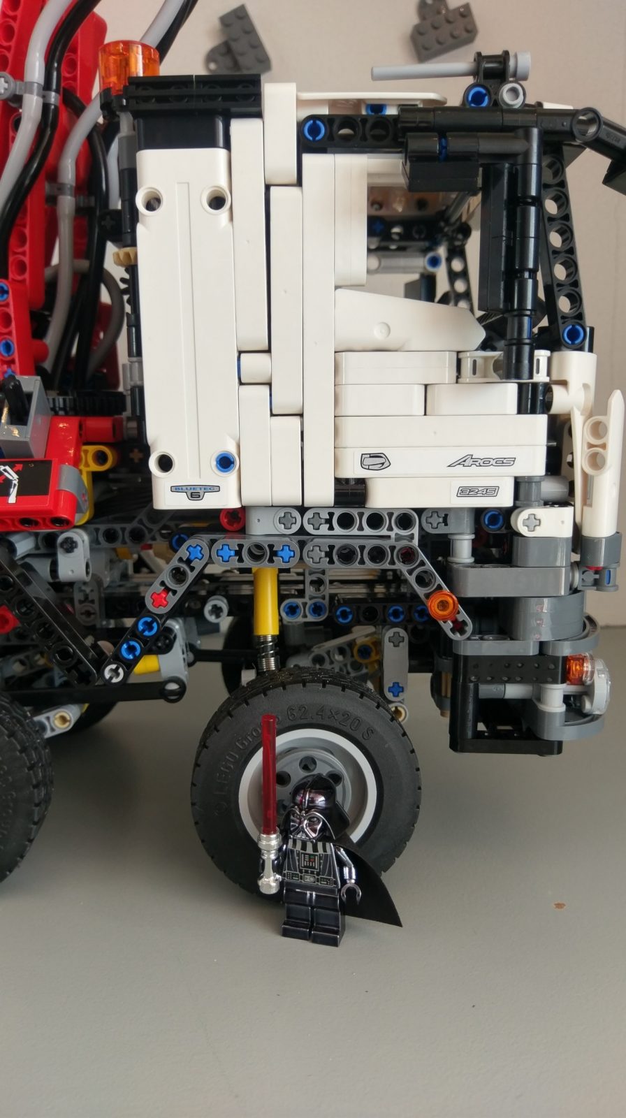 \"2016-08-15_LEGO_Technic_Mercedes-Benz_Arocs_22\"