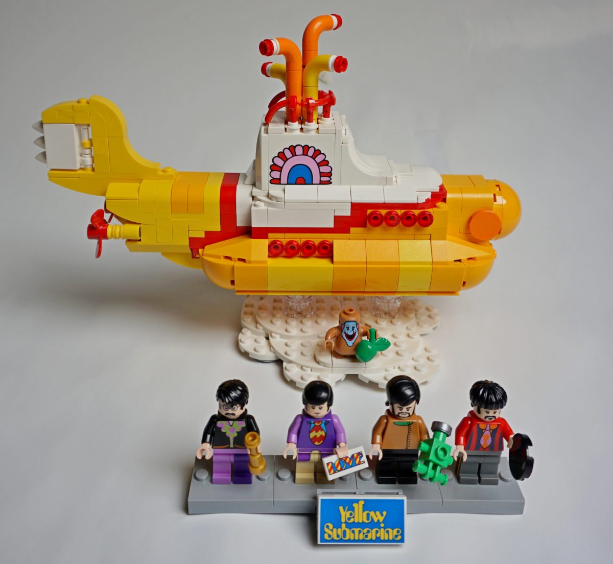 Review: LEGO Ideas 21306 Beatles Yellow Submarine - Bouwsteentjes.info
