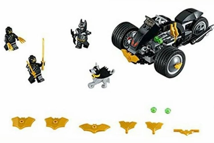 LEGO DC Comics 76110 Batman The Attack of the Talons