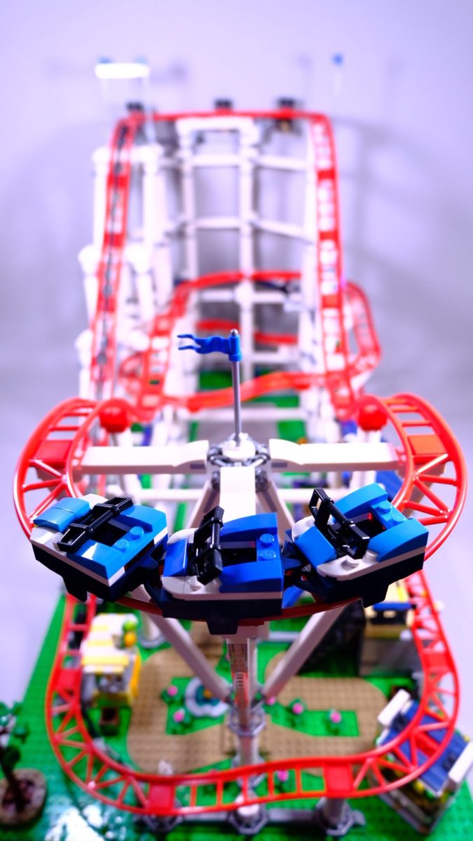 LEGO Creator 10261 Roller Coaster