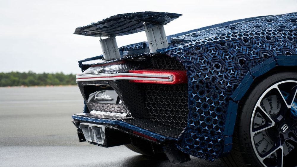 Levensgrote LEGO Technic Bugatti Chiron