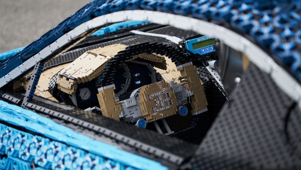 Levensgrote LEGO Technic Bugatti Chiron