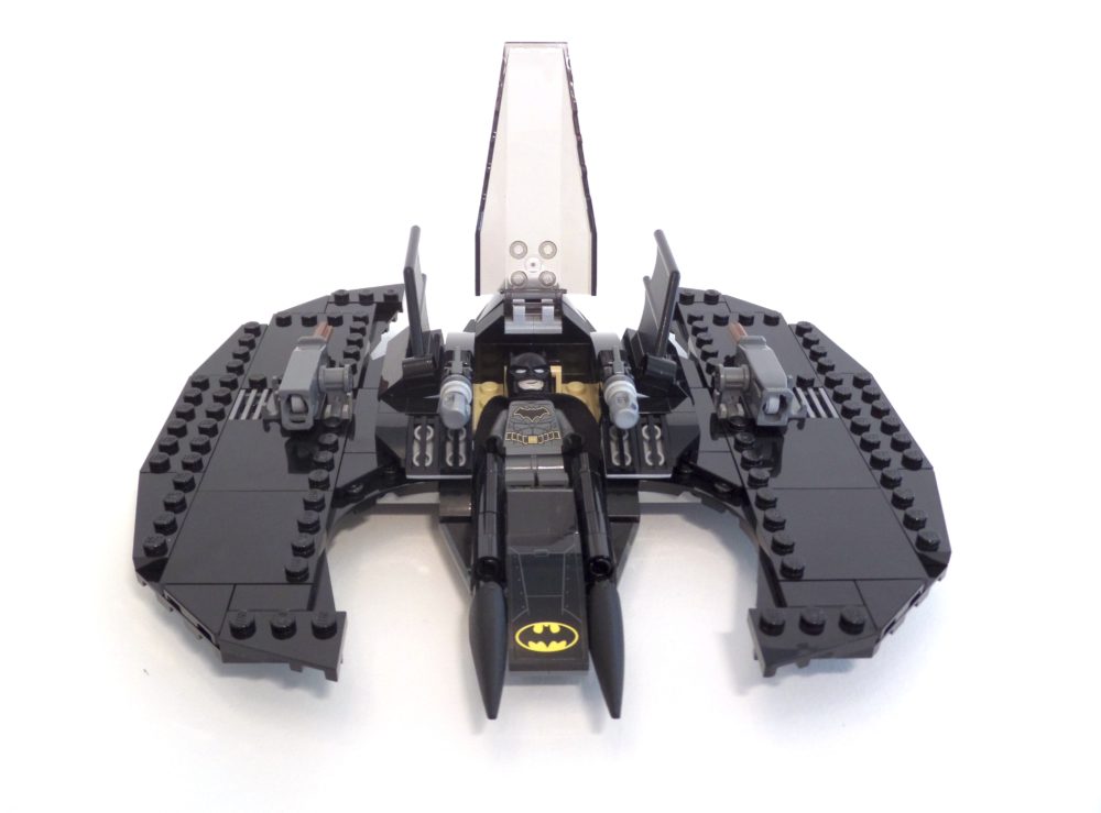 LEGO DC Superheroes 76120 Batman Batwing and the Riddler Heist.