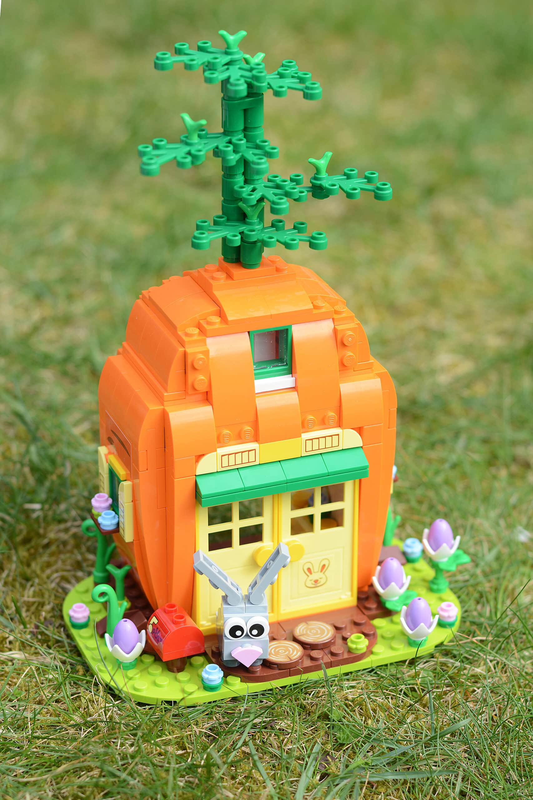 [RYS Paasspecial] LEGO MEGA Easter Bunny's Carrot House