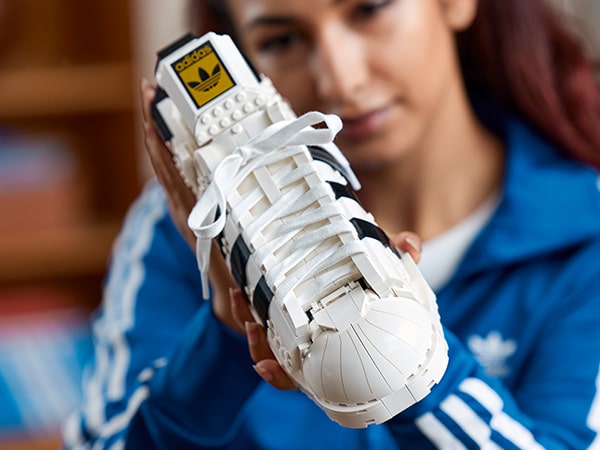 LEGO 10282 adidas Originals Superstar (18)