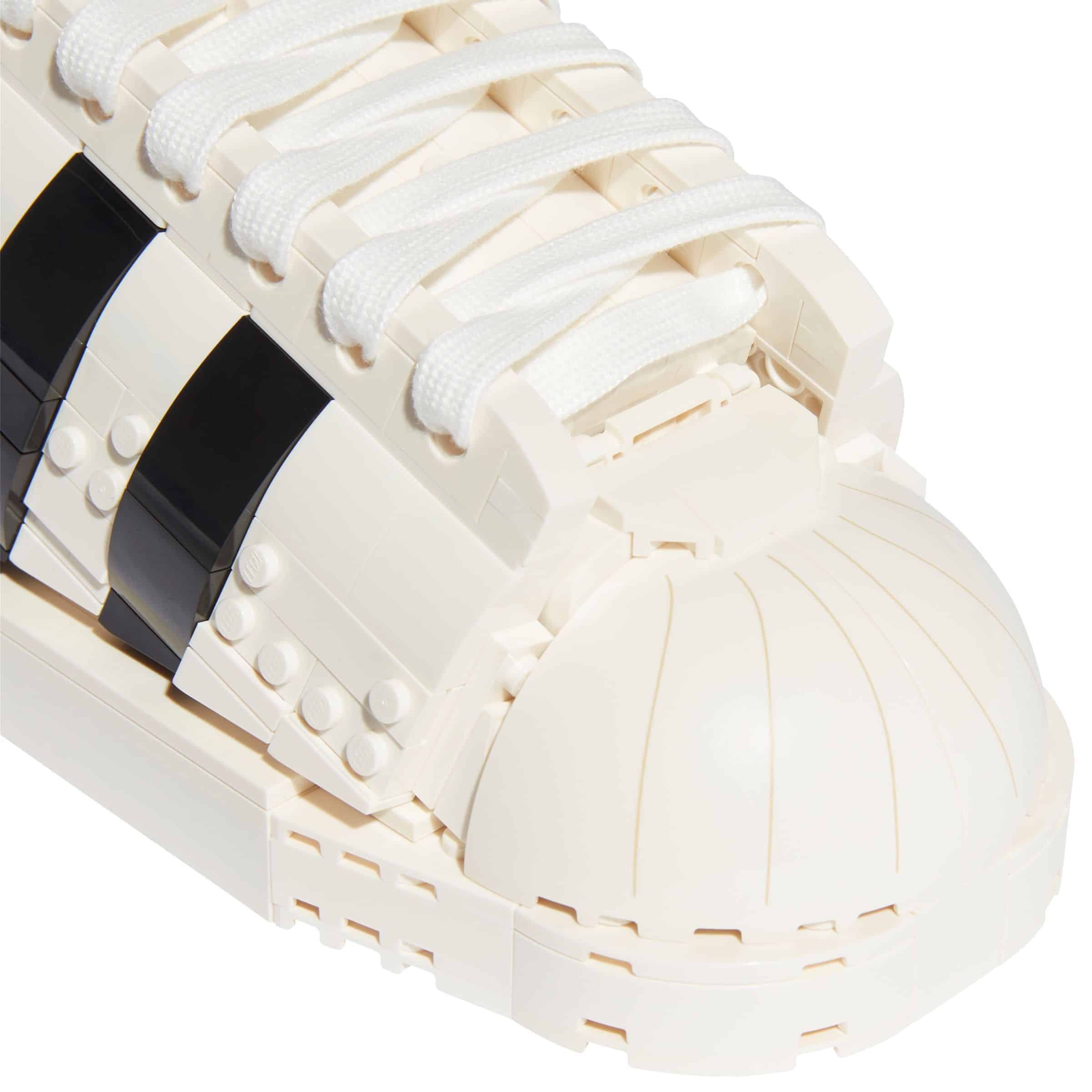 LEGO 10282 adidas Originals Superstar (4)