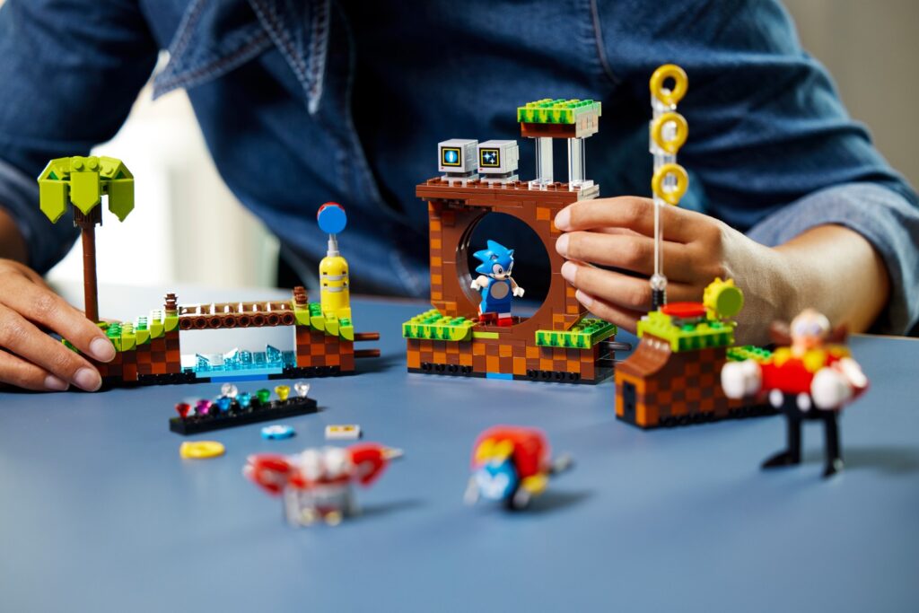 LEGO Ideas 21331 Sonic the Hedgehog Green Hill Zone - Lifestyle (15)