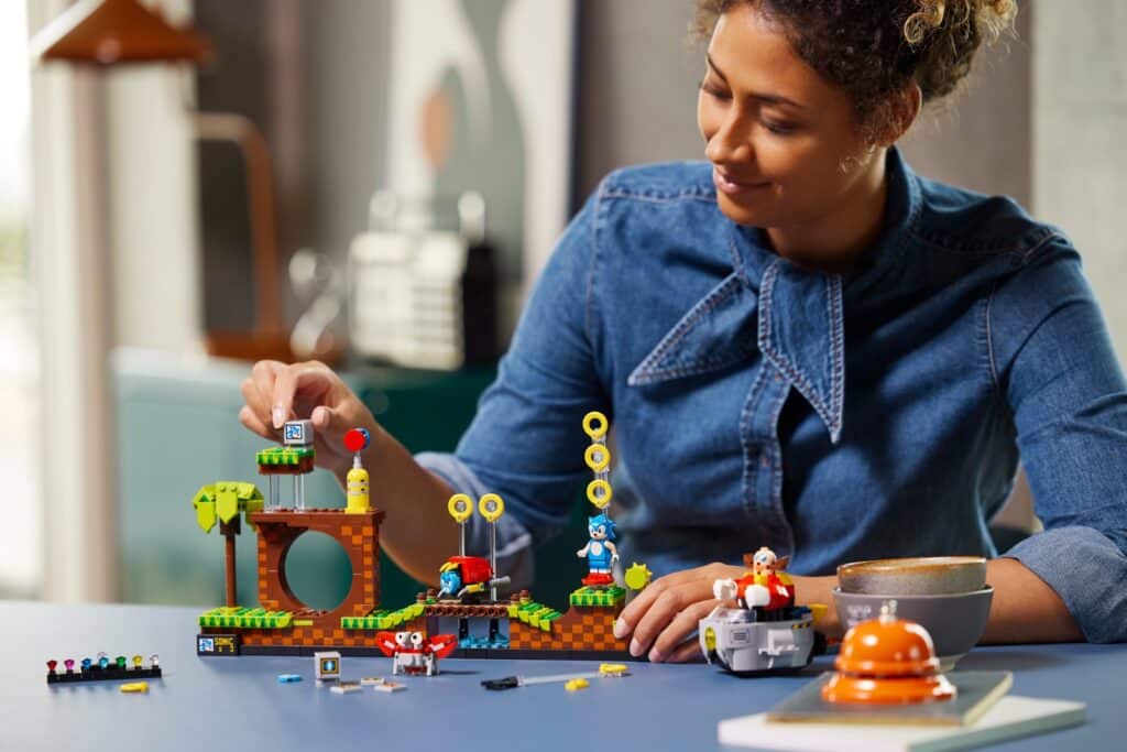 LEGO Ideas 21331 Sonic the Hedgehog Green Hill Zone - Lifestyle (16)