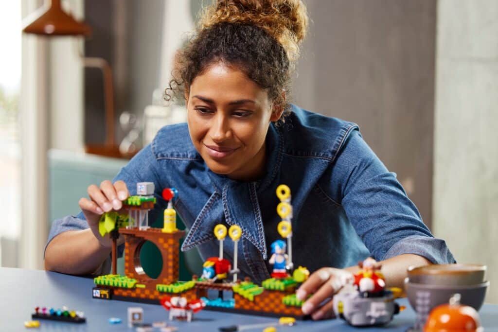 LEGO Ideas 21331 Sonic the Hedgehog Green Hill Zone - Lifestyle (17)