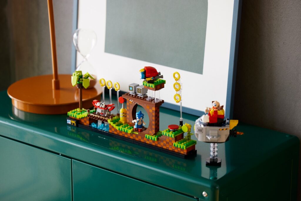 LEGO Ideas 21331 Sonic the Hedgehog Green Hill Zone - Lifestyle (7)