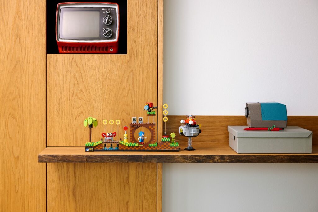 LEGO Ideas 21331 Sonic the Hedgehog Green Hill Zone - Lifestyle (8)