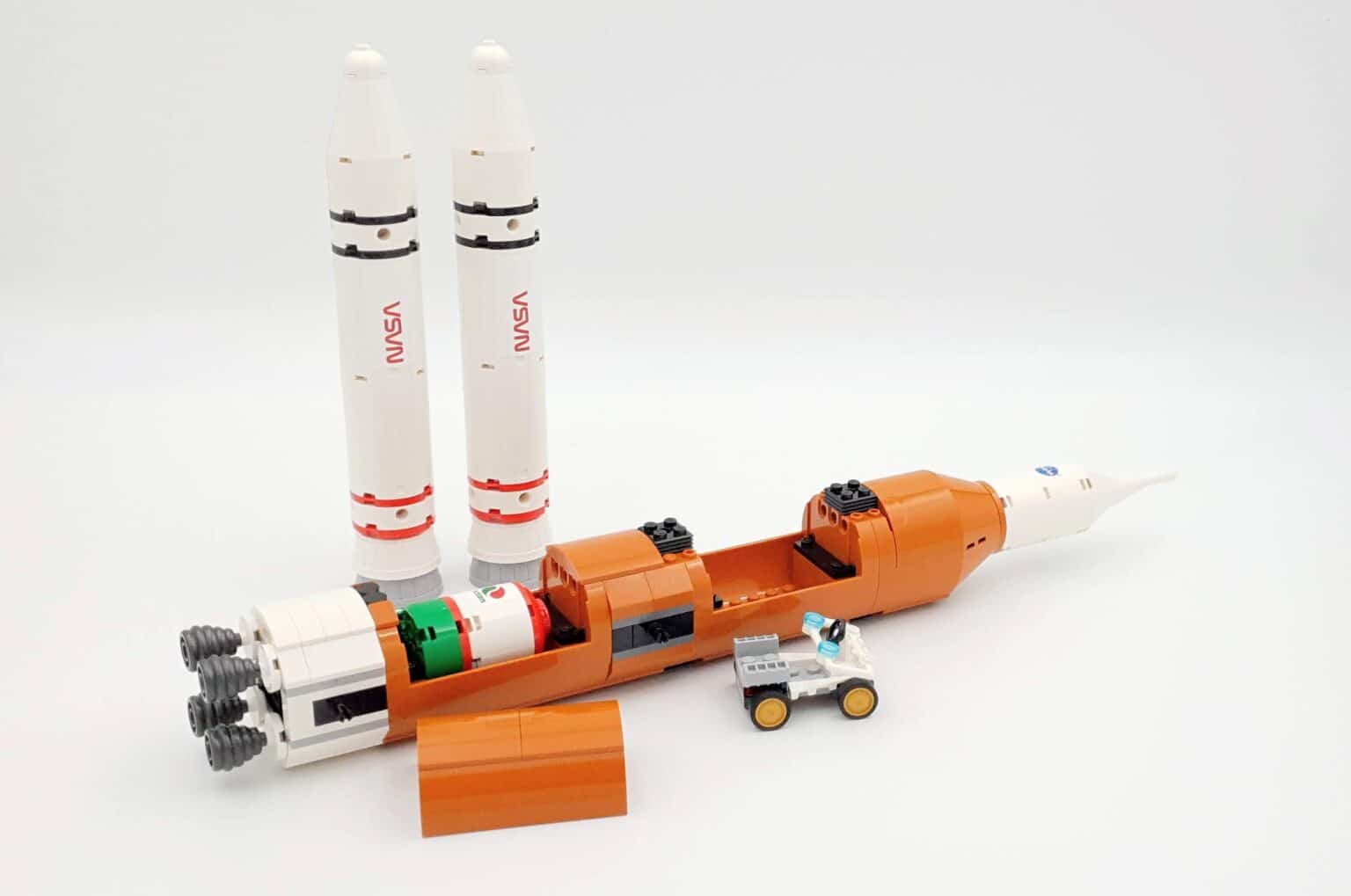 [Review] LEGO City 60351 Rocket Launch Center - Bouwsteentjes.info
