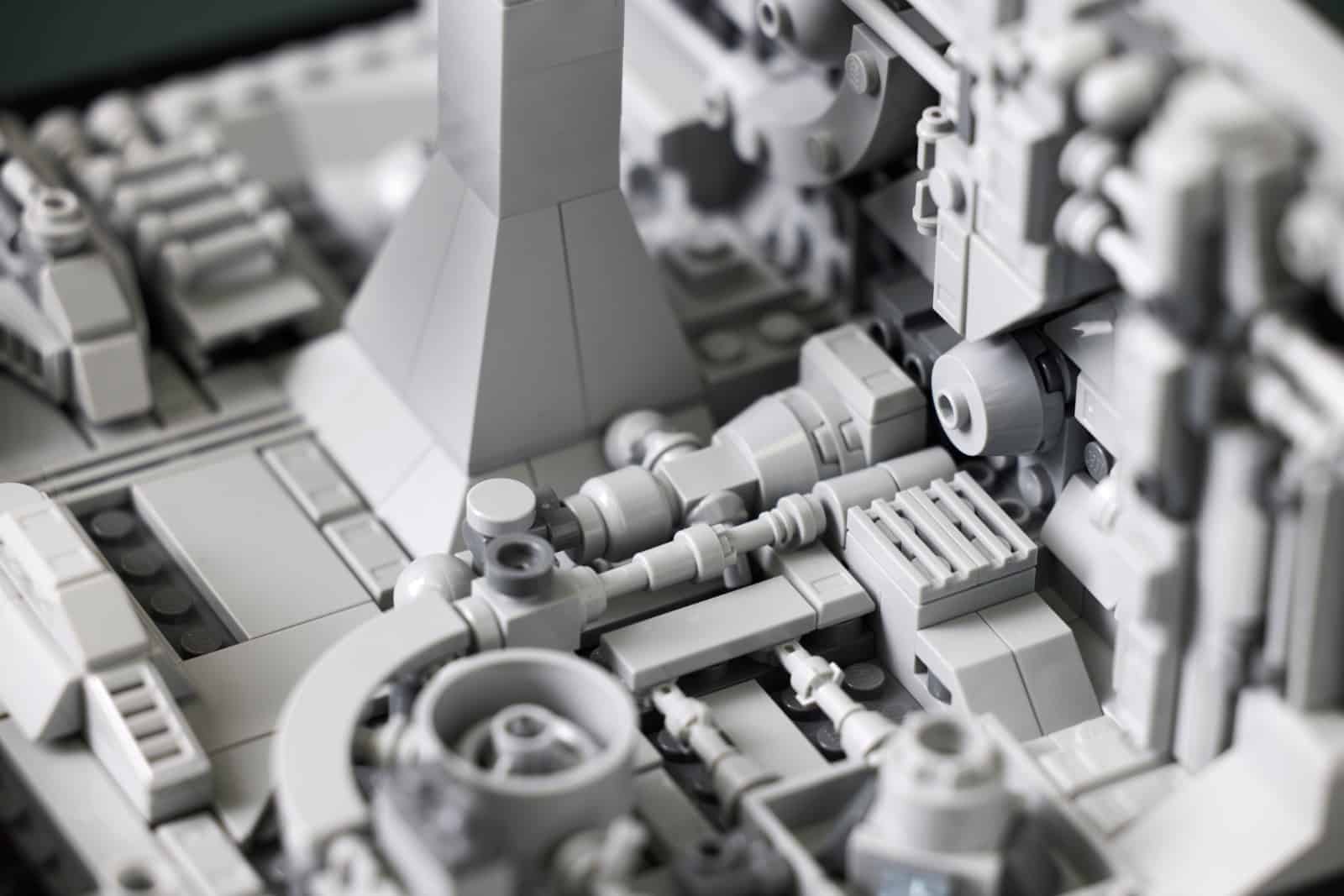 LEGO Star Wars 75329 Death Star Trench Run - Lifestyle (14)