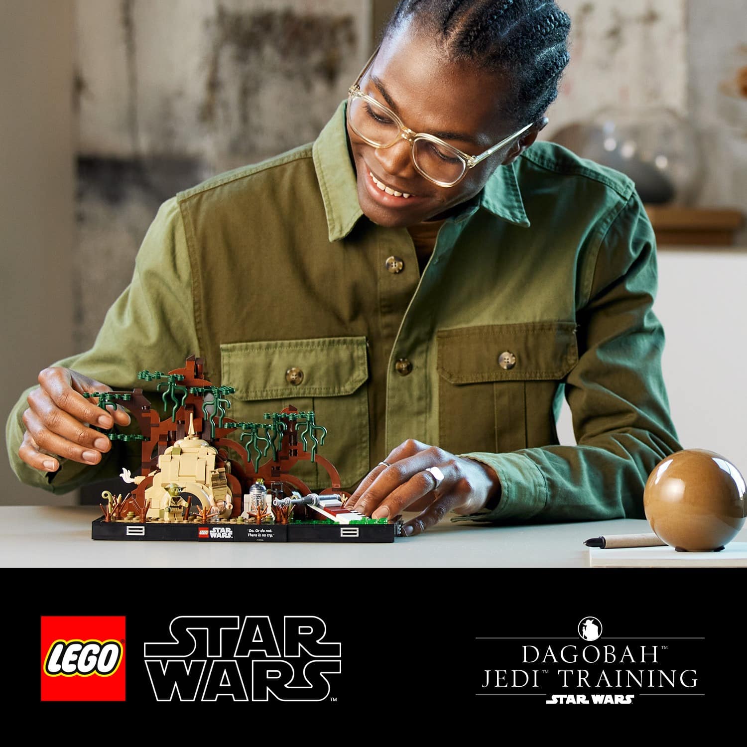 LEGO Star Wars 75330 Yoda’s Hut on Dagobah - Lifestyle (2)