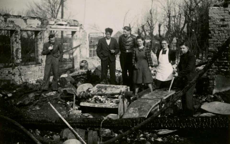 na de brand in 1942