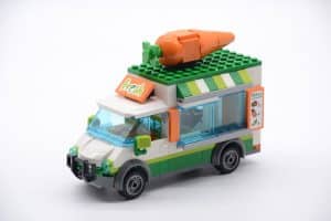 lego 60345 farmers market van (10)