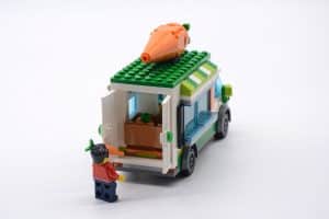 lego 60345 farmers market van (14)