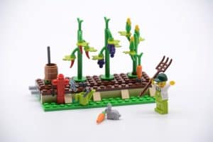 lego 60345 farmers market van (7)