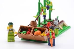 lego 60345 farmers market van (9)