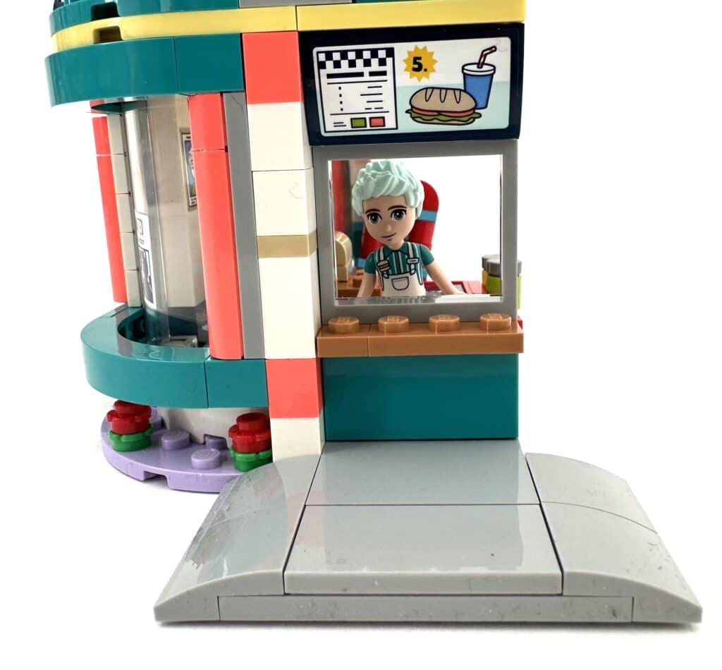 lego friends 41728 heartlake downtown diner 3