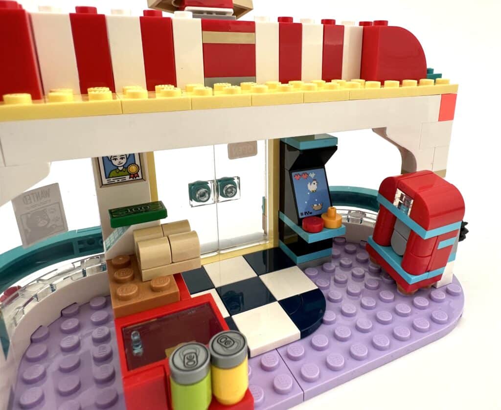 lego friends 41728 heartlake downtown diner 4