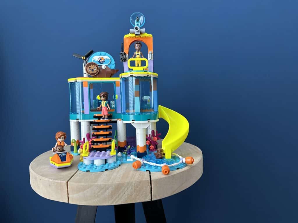 lego friends 41736 sea rescue center 03