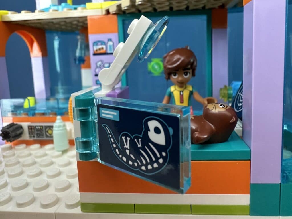 lego friends 41736 sea rescue center 09