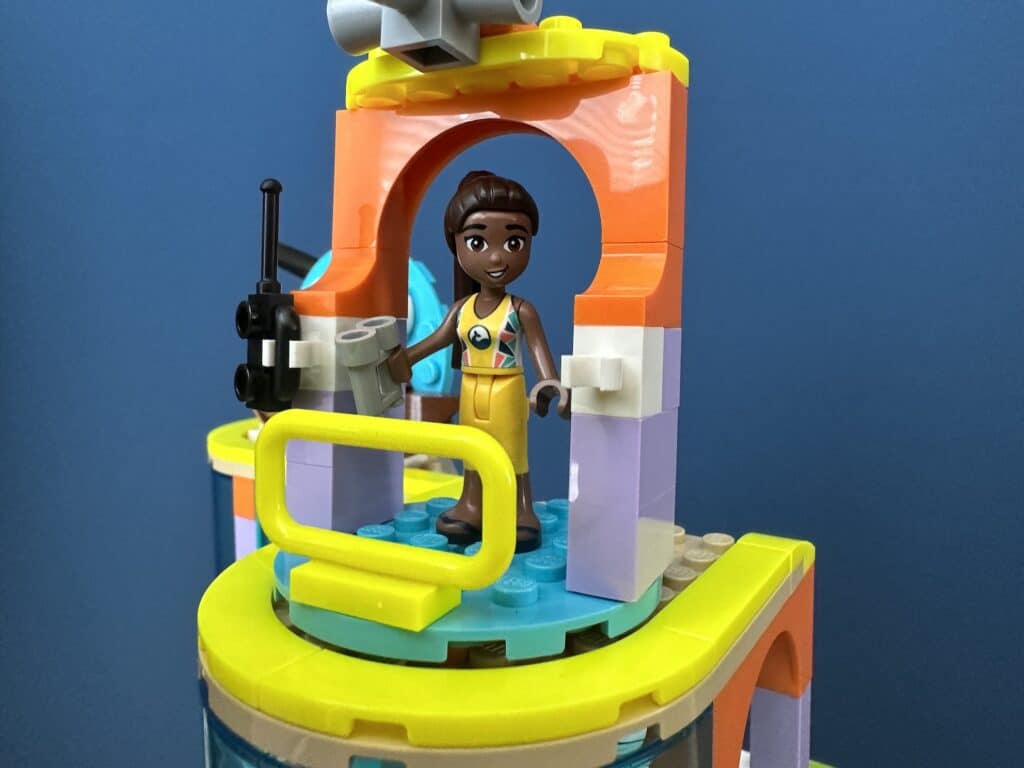 lego friends 41736 sea rescue center 16