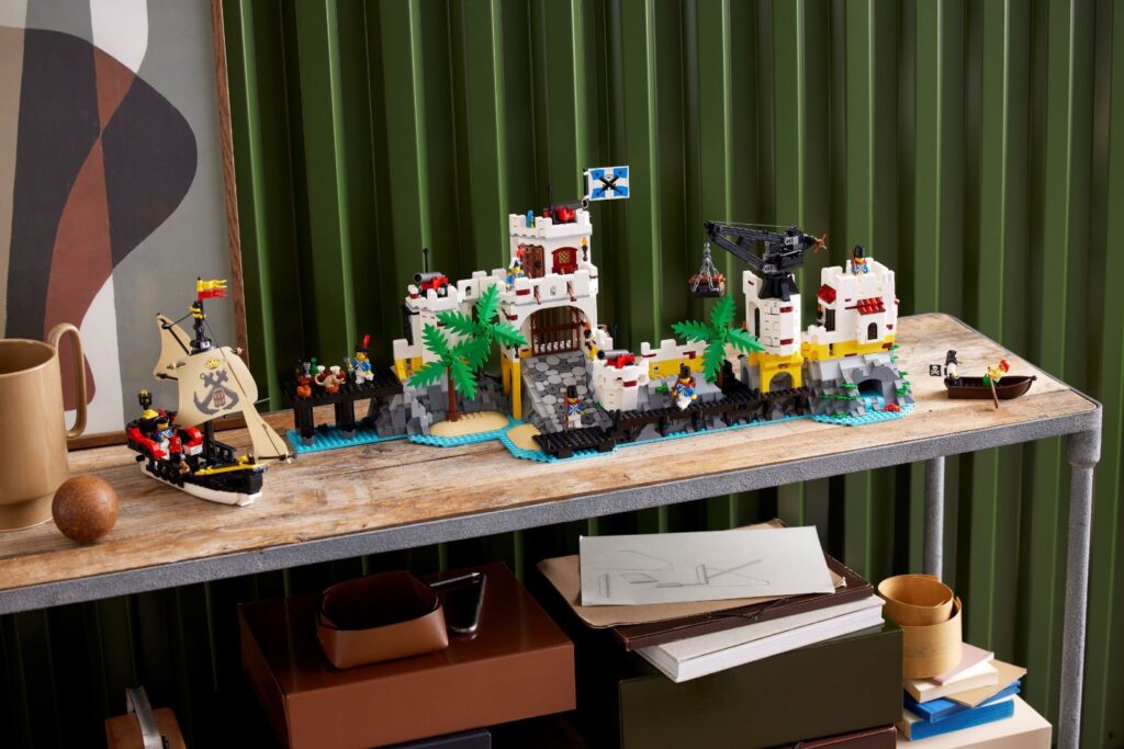 lego icons 10320 eldorado fortress lifestyle (1)