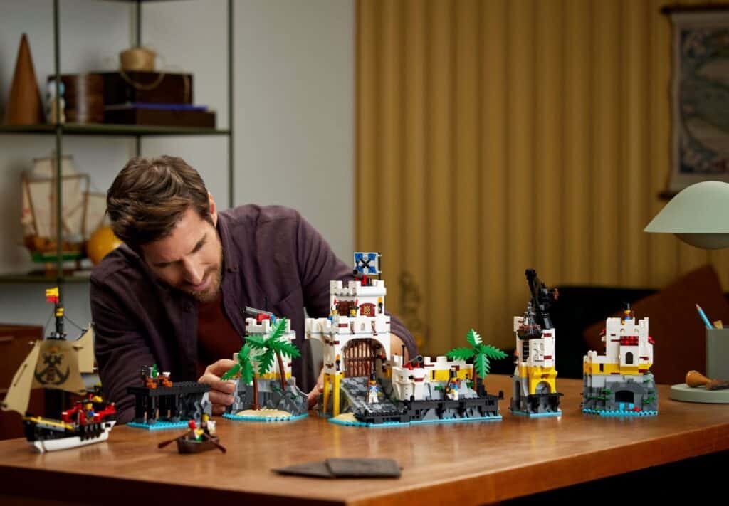 lego icons 10320 eldorado fortress lifestyle (2)