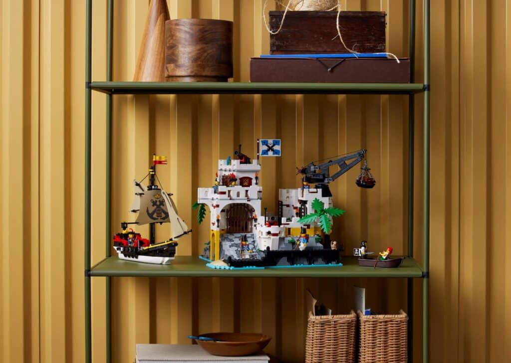 lego icons 10320 eldorado fortress lifestyle (3)