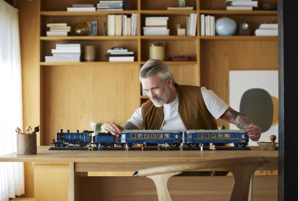 lego ideas 21344 orient express lifestyle (15)