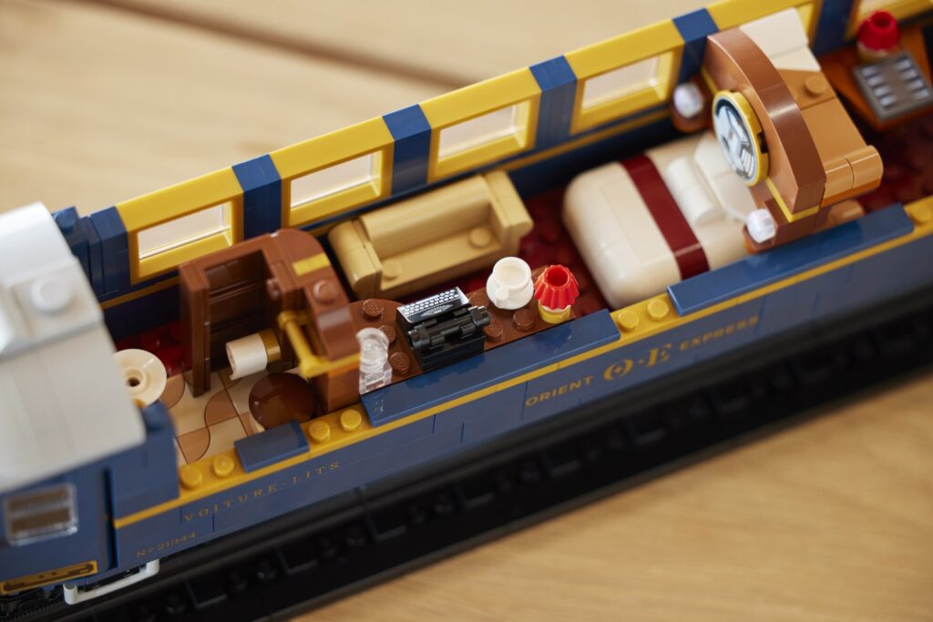 lego ideas 21344 orient express lifestyle (2)