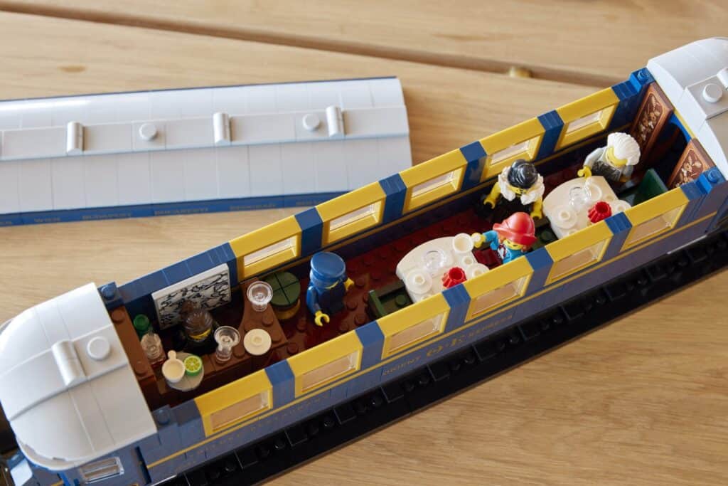 lego ideas 21344 orient express lifestyle (4)