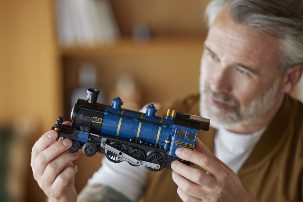 lego ideas 21344 orient express lifestyle (5)