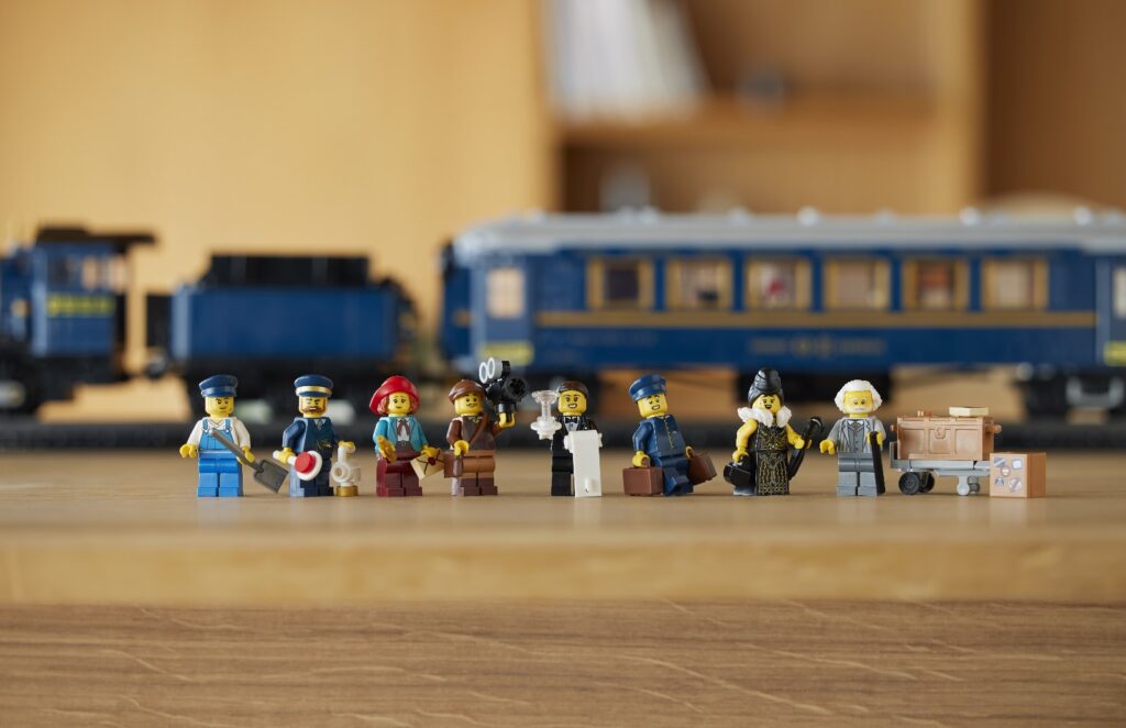 lego ideas 21344 orient express lifestyle (8)