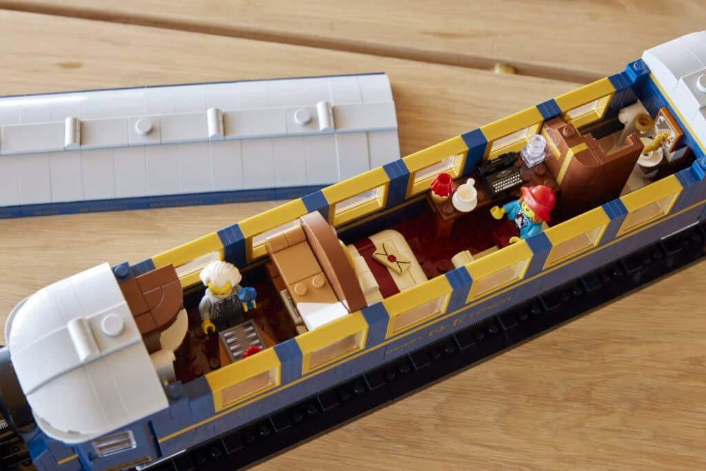 lego ideas 21344 orient express lifestyle (9)
