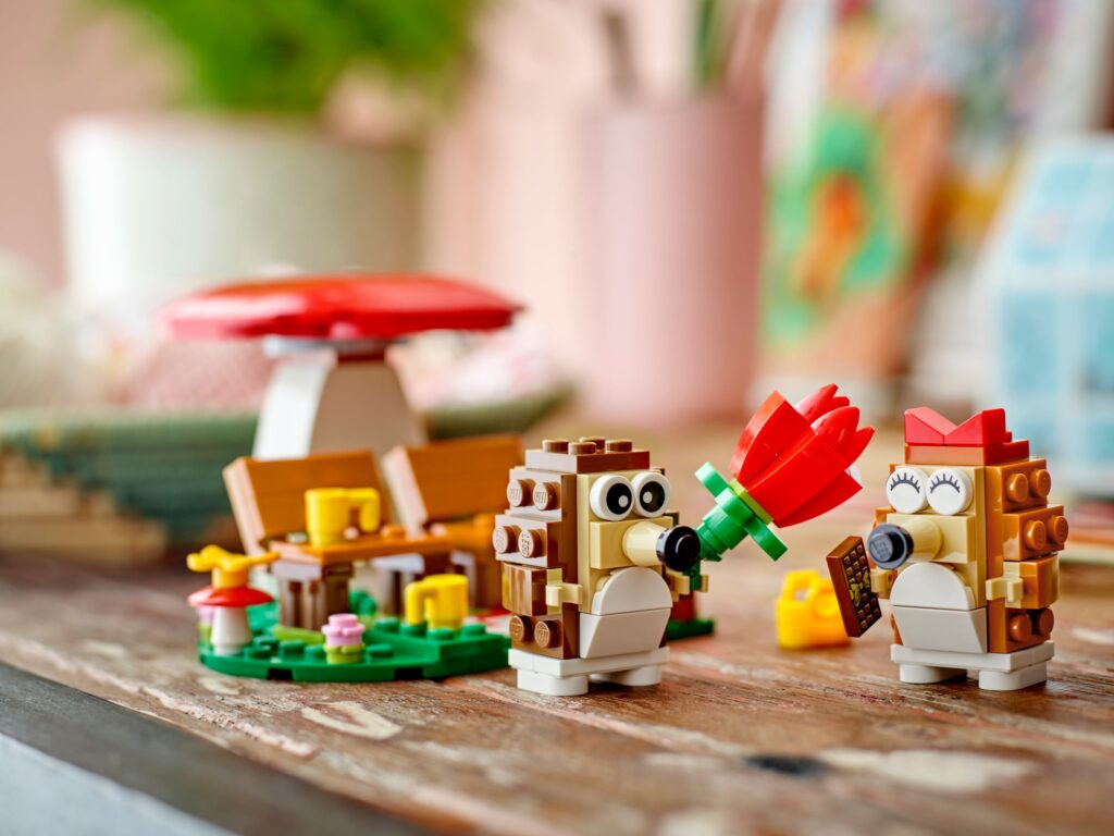 lego 40711 hedgehog picnic date (2)