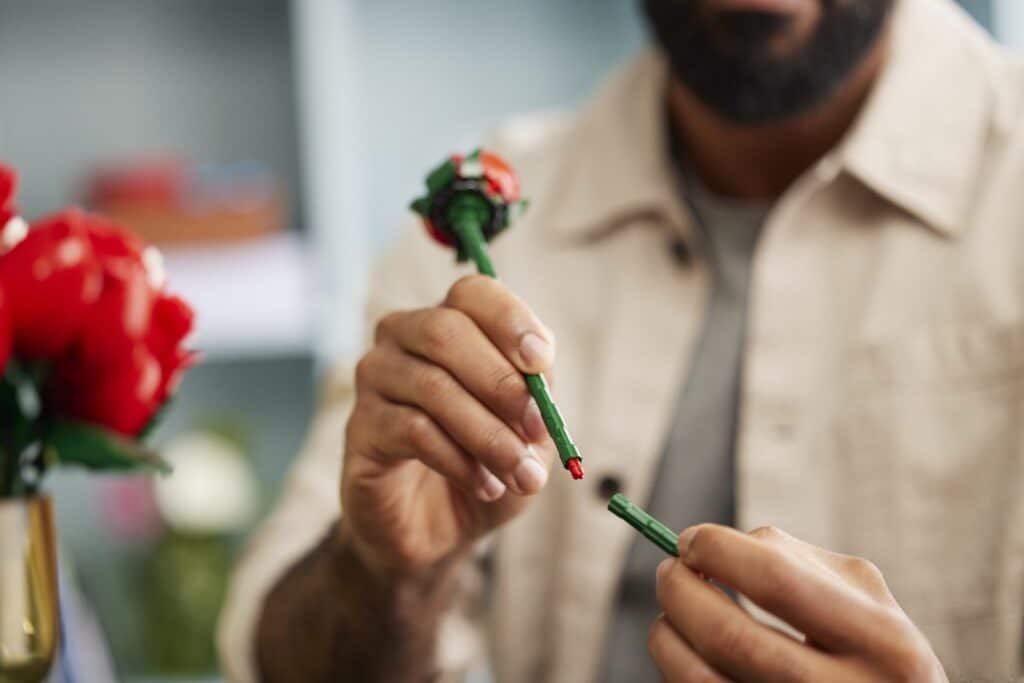 lego icons 10328 bouquet of roses (12)