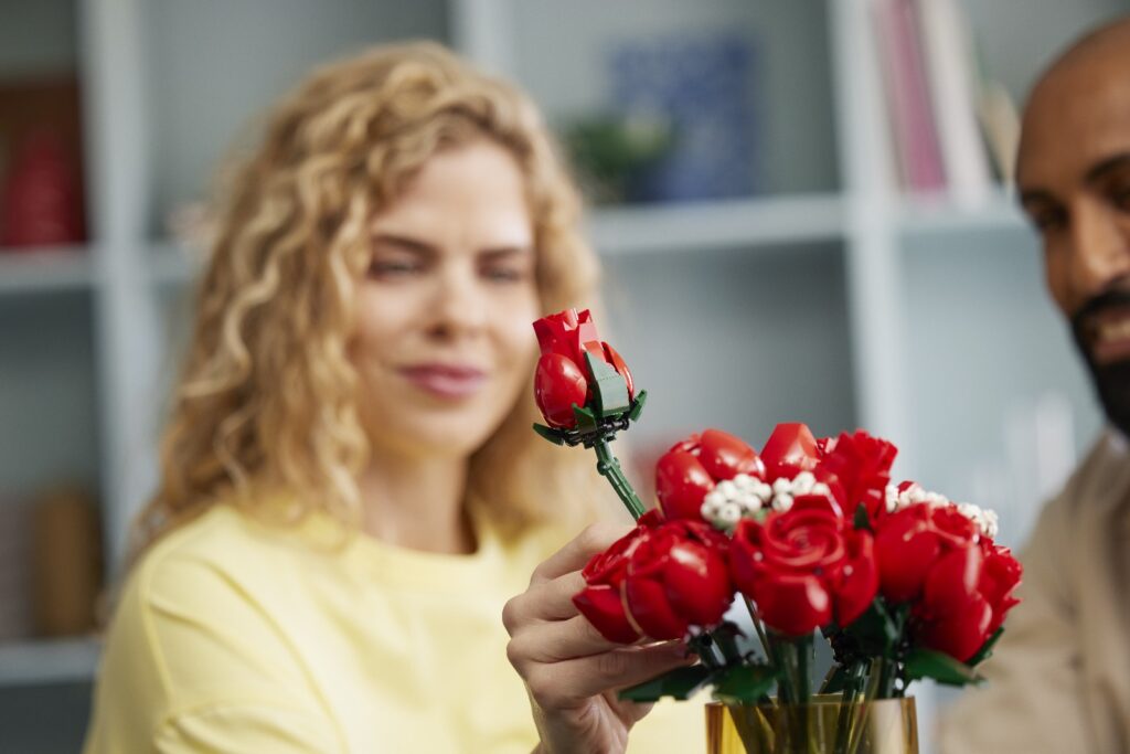 lego icons 10328 bouquet of roses (19)