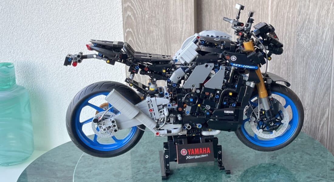 [Review] LEGO Technic 42159 Yamaha MT-10 SP – een stoere krachtpatser!