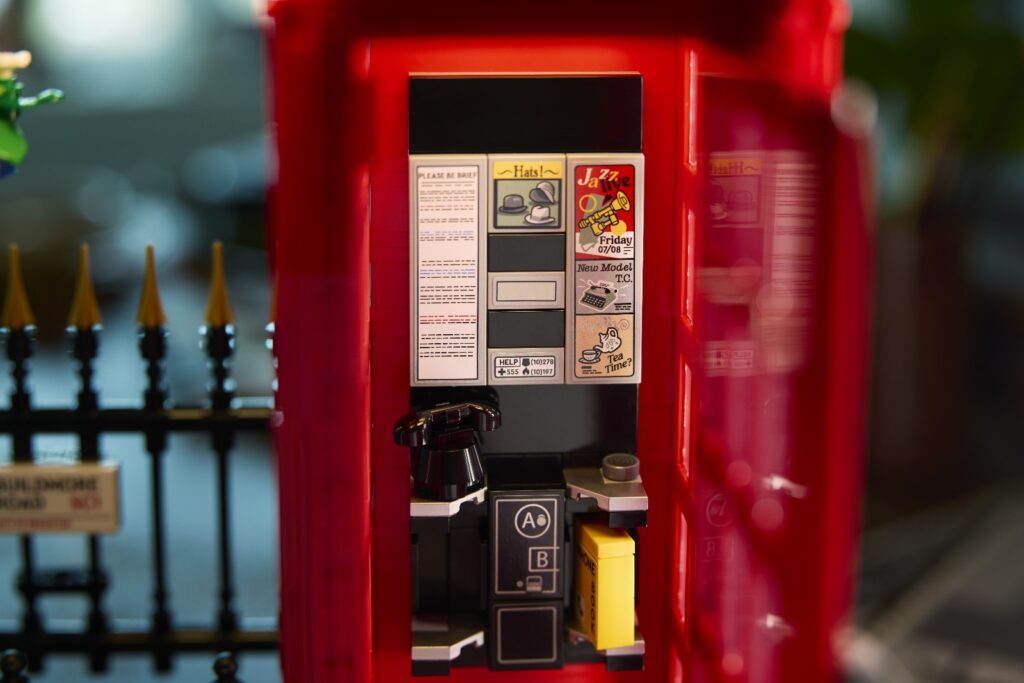 lego ideas 21347 red london telephone box lifestyle (11)